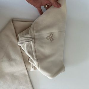 Aritzia TNAbutter 3/4 leggings